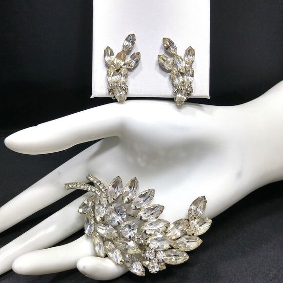 Vintage Clear Rhinestone Floral Brooch Clip Earrings Set, Rhodium Plated, 1960s - Picture 1 of 10